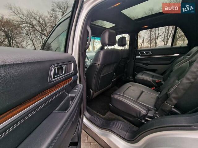 Серый Форд Эксплорер, объемом двигателя 2.26 л и пробегом 235 тыс. км за 14950 $, фото 31 на Automoto.ua