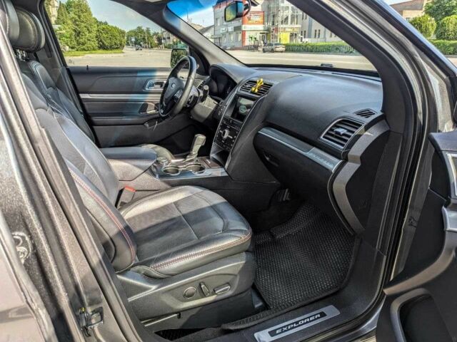 Серый Форд Эксплорер, объемом двигателя 3.5 л и пробегом 184 тыс. км за 18000 $, фото 12 на Automoto.ua