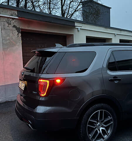 Серый Форд Эксплорер, объемом двигателя 3.5 л и пробегом 180 тыс. км за 17500 $, фото 10 на Automoto.ua