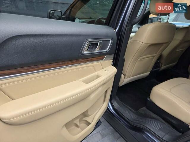 Серый Форд Эксплорер, объемом двигателя 3.5 л и пробегом 263 тыс. км за 16200 $, фото 20 на Automoto.ua