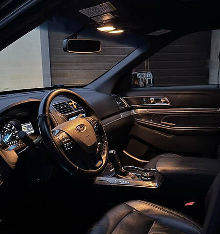 Серый Форд Эксплорер, объемом двигателя 3.5 л и пробегом 180 тыс. км за 17500 $, фото 13 на Automoto.ua