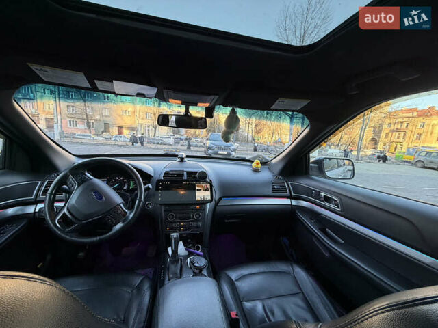 Серый Форд Эксплорер, объемом двигателя 2.26 л и пробегом 180 тыс. км за 18300 $, фото 4 на Automoto.ua