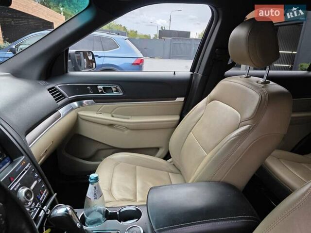 Серый Форд Эксплорер, объемом двигателя 3.5 л и пробегом 263 тыс. км за 16200 $, фото 16 на Automoto.ua