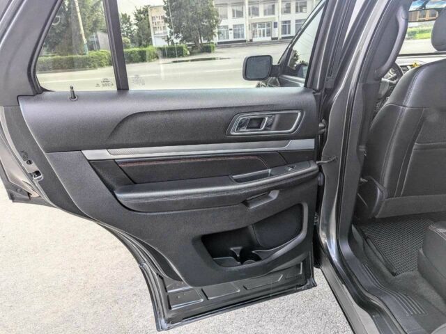 Серый Форд Эксплорер, объемом двигателя 3.5 л и пробегом 184 тыс. км за 18000 $, фото 15 на Automoto.ua