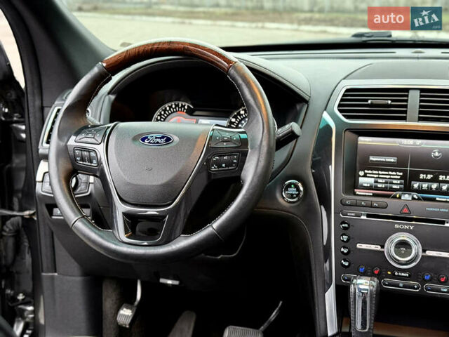 Серый Форд Эксплорер, объемом двигателя 3.5 л и пробегом 205 тыс. км за 17999 $, фото 24 на Automoto.ua