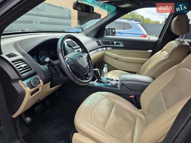 Серый Форд Эксплорер, объемом двигателя 3.5 л и пробегом 263 тыс. км за 16200 $, фото 12 на Automoto.ua