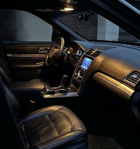 Серый Форд Эксплорер, объемом двигателя 3.5 л и пробегом 180 тыс. км за 17500 $, фото 12 на Automoto.ua