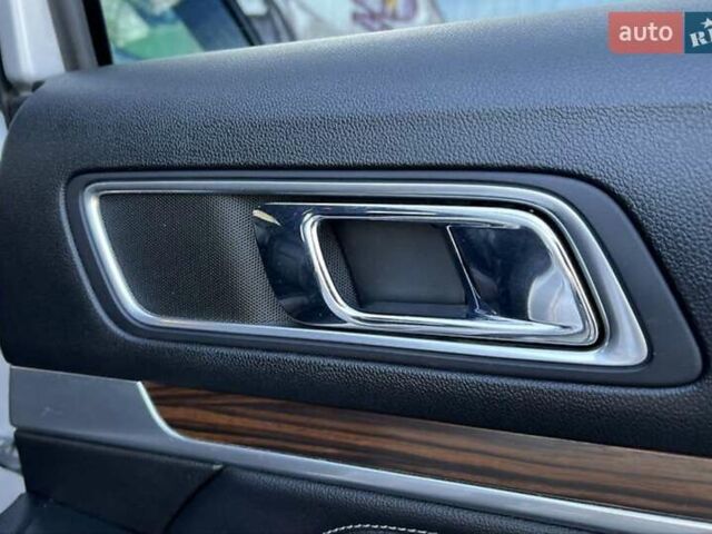 Сірий Форд Експлорер, об'ємом двигуна 3.5 л та пробігом 192 тис. км за 20900 $, фото 56 на Automoto.ua