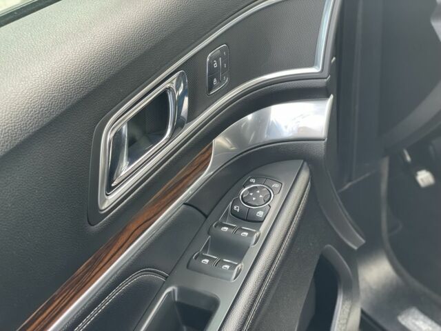 Серый Форд Эксплорер, объемом двигателя 3.5 л и пробегом 178 тыс. км за 19600 $, фото 13 на Automoto.ua