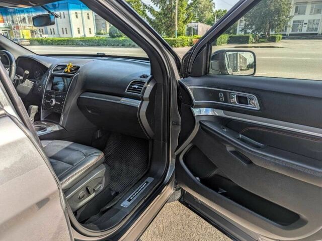 Серый Форд Эксплорер, объемом двигателя 3.5 л и пробегом 184 тыс. км за 18000 $, фото 11 на Automoto.ua