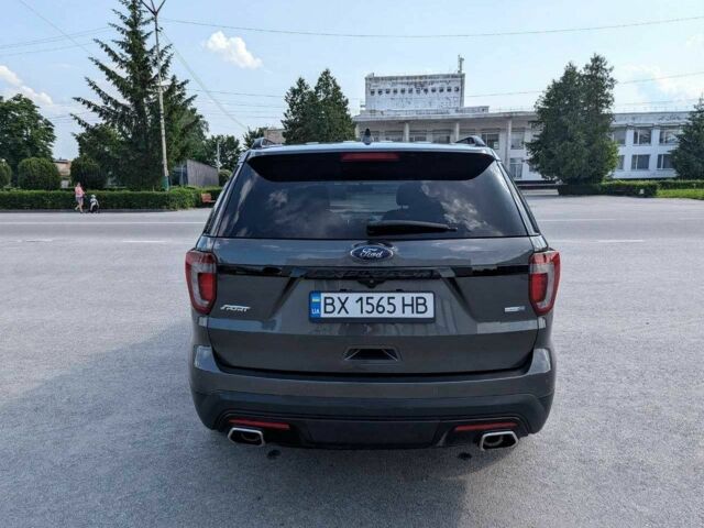 Серый Форд Эксплорер, объемом двигателя 3.5 л и пробегом 184 тыс. км за 18000 $, фото 7 на Automoto.ua