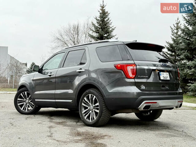 Серый Форд Эксплорер, объемом двигателя 3.5 л и пробегом 205 тыс. км за 17999 $, фото 3 на Automoto.ua