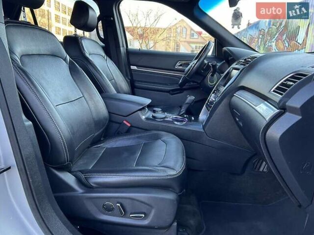 Сірий Форд Експлорер, об'ємом двигуна 3.5 л та пробігом 192 тис. км за 20900 $, фото 33 на Automoto.ua