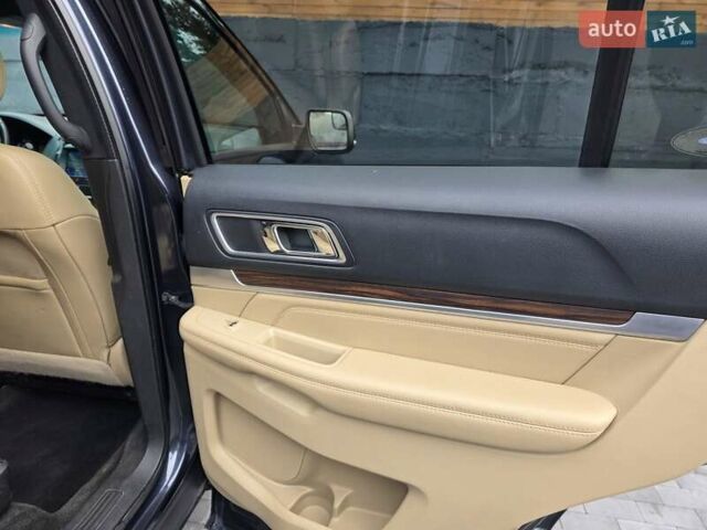 Серый Форд Эксплорер, объемом двигателя 3.5 л и пробегом 263 тыс. км за 16200 $, фото 22 на Automoto.ua