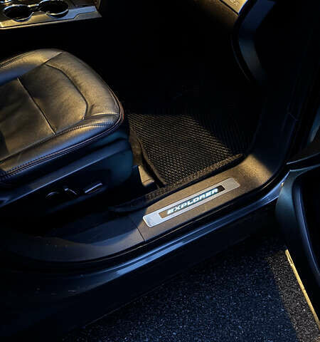 Серый Форд Эксплорер, объемом двигателя 3.5 л и пробегом 180 тыс. км за 17500 $, фото 11 на Automoto.ua