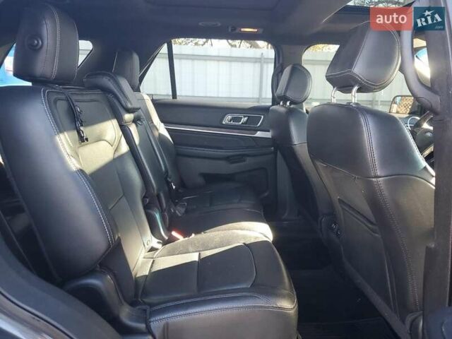 Серый Форд Эксплорер, объемом двигателя 3.5 л и пробегом 154 тыс. км за 3000 $, фото 10 на Automoto.ua
