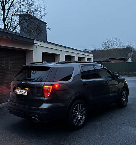 Серый Форд Эксплорер, объемом двигателя 3.5 л и пробегом 180 тыс. км за 17500 $, фото 5 на Automoto.ua