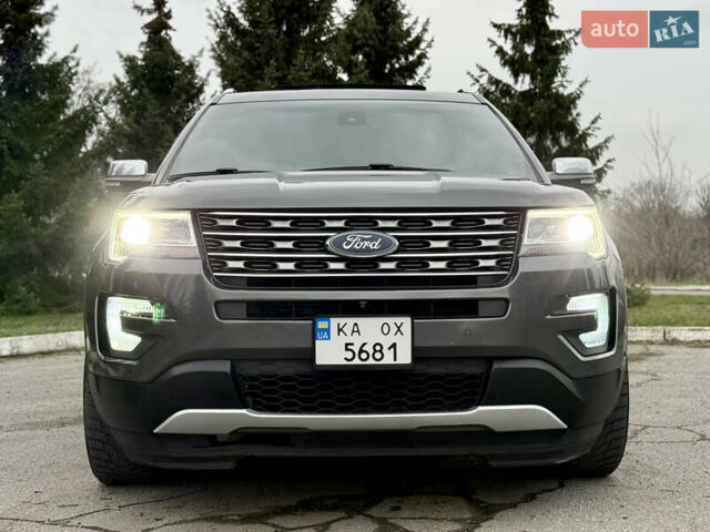 Серый Форд Эксплорер, объемом двигателя 3.5 л и пробегом 205 тыс. км за 17999 $, фото 6 на Automoto.ua