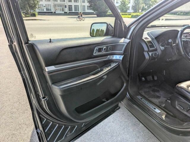 Серый Форд Эксплорер, объемом двигателя 3.5 л и пробегом 184 тыс. км за 18000 $, фото 20 на Automoto.ua