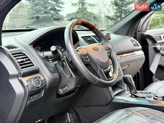 Серый Форд Эксплорер, объемом двигателя 3.5 л и пробегом 205 тыс. км за 17999 $, фото 13 на Automoto.ua