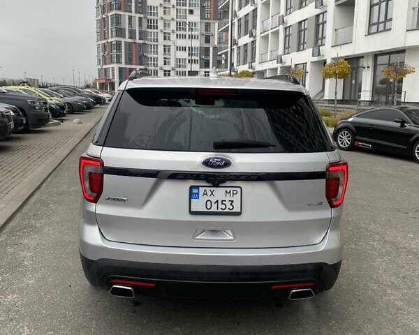 Серый Форд Эксплорер, объемом двигателя 3.5 л и пробегом 176 тыс. км за 18800 $, фото 5 на Automoto.ua