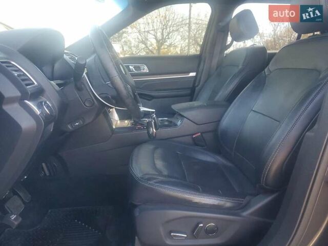 Серый Форд Эксплорер, объемом двигателя 3.5 л и пробегом 154 тыс. км за 3000 $, фото 6 на Automoto.ua