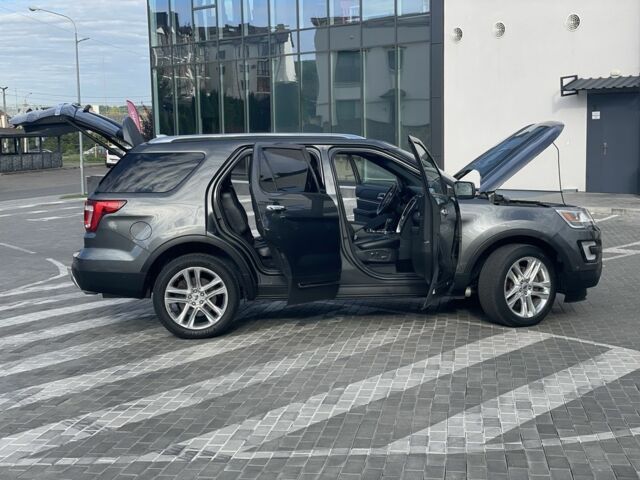 Серый Форд Эксплорер, объемом двигателя 3.5 л и пробегом 178 тыс. км за 19600 $, фото 5 на Automoto.ua