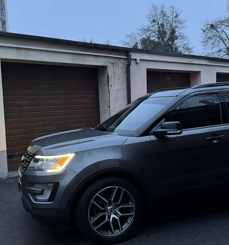 Серый Форд Эксплорер, объемом двигателя 3.5 л и пробегом 180 тыс. км за 17500 $, фото 3 на Automoto.ua