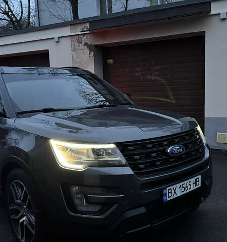 Серый Форд Эксплорер, объемом двигателя 3.5 л и пробегом 180 тыс. км за 17500 $, фото 4 на Automoto.ua