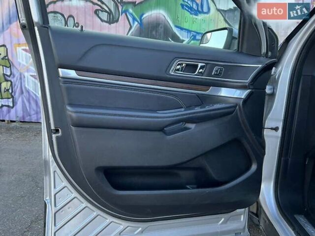 Сірий Форд Експлорер, об'ємом двигуна 3.5 л та пробігом 192 тис. км за 20900 $, фото 23 на Automoto.ua