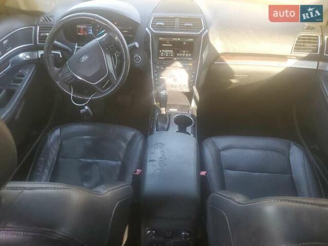 Серый Форд Эксплорер, объемом двигателя 3.5 л и пробегом 154 тыс. км за 3000 $, фото 7 на Automoto.ua