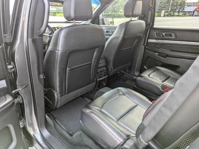 Серый Форд Эксплорер, объемом двигателя 3.5 л и пробегом 184 тыс. км за 18000 $, фото 16 на Automoto.ua