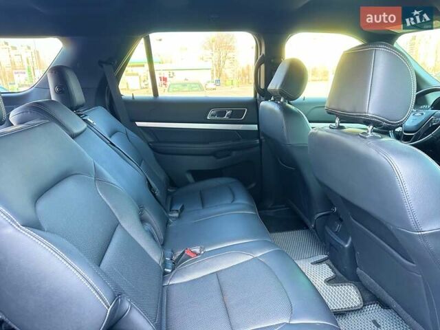 Серый Форд Эксплорер, объемом двигателя 3.5 л и пробегом 132 тыс. км за 18300 $, фото 36 на Automoto.ua