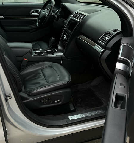 Сірий Форд Експлорер, об'ємом двигуна 3.5 л та пробігом 153 тис. км за 20000 $, фото 32 на Automoto.ua