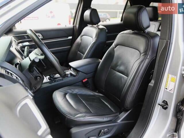 Серый Форд Эксплорер, объемом двигателя 3.5 л и пробегом 163 тыс. км за 23900 $, фото 8 на Automoto.ua