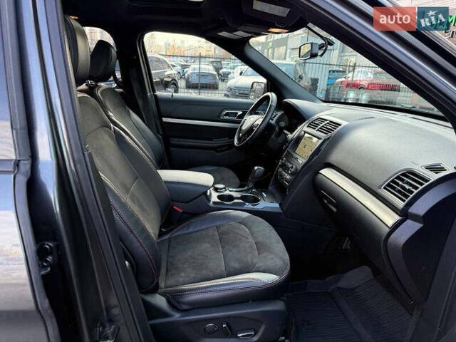 Серый Форд Эксплорер, объемом двигателя 2.26 л и пробегом 68 тыс. км за 18000 $, фото 29 на Automoto.ua