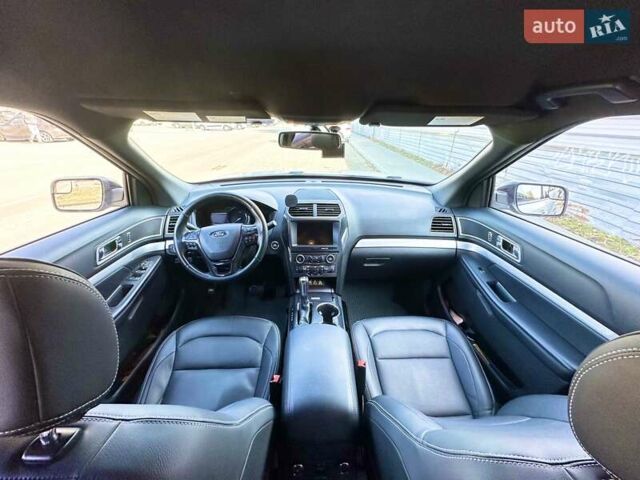 Серый Форд Эксплорер, объемом двигателя 3.5 л и пробегом 132 тыс. км за 18300 $, фото 30 на Automoto.ua