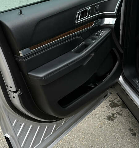 Сірий Форд Експлорер, об'ємом двигуна 3.5 л та пробігом 153 тис. км за 20000 $, фото 23 на Automoto.ua