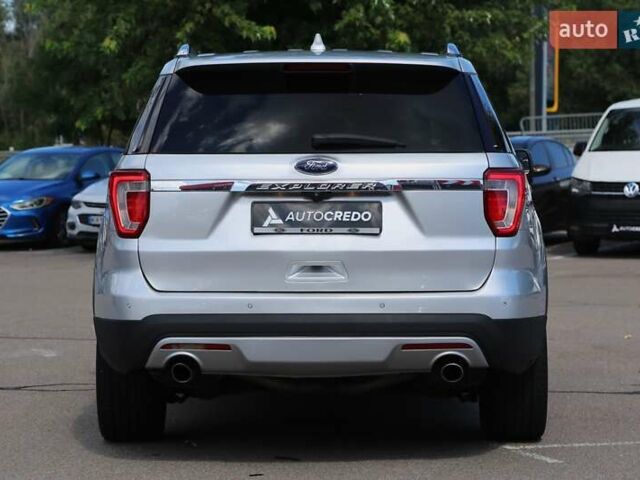 Серый Форд Эксплорер, объемом двигателя 3.5 л и пробегом 163 тыс. км за 23900 $, фото 5 на Automoto.ua