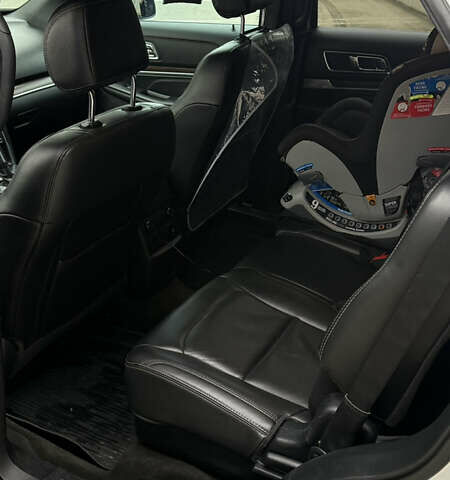 Сірий Форд Експлорер, об'ємом двигуна 3.5 л та пробігом 153 тис. км за 20000 $, фото 26 на Automoto.ua