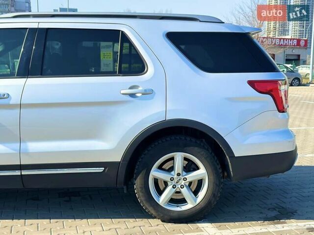 Серый Форд Эксплорер, объемом двигателя 3.5 л и пробегом 132 тыс. км за 18300 $, фото 21 на Automoto.ua