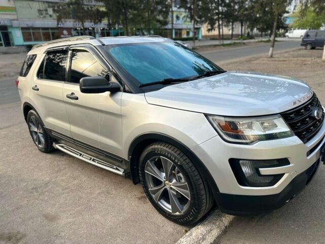 Серый Форд Эксплорер, объемом двигателя 3.5 л и пробегом 95 тыс. км за 19999 $, фото 2 на Automoto.ua