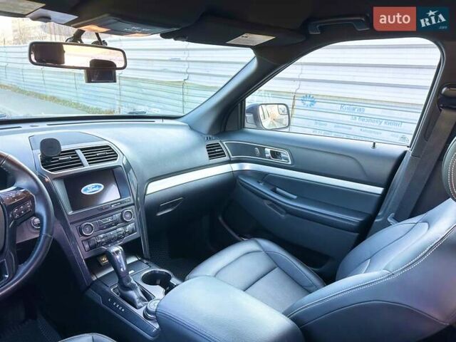 Серый Форд Эксплорер, объемом двигателя 3.5 л и пробегом 132 тыс. км за 18300 $, фото 31 на Automoto.ua