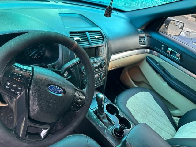 Серый Форд Эксплорер, объемом двигателя 3.5 л и пробегом 95 тыс. км за 19999 $, фото 7 на Automoto.ua