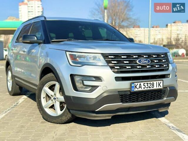 Серый Форд Эксплорер, объемом двигателя 3.5 л и пробегом 132 тыс. км за 18300 $, фото 5 на Automoto.ua