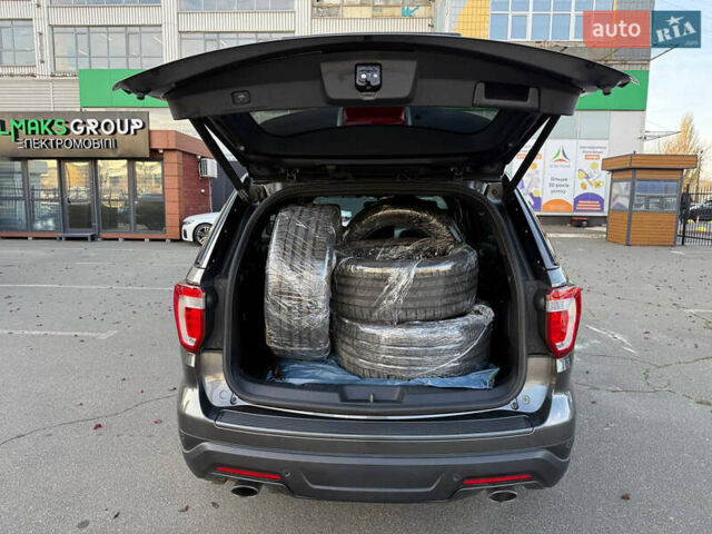 Серый Форд Эксплорер, объемом двигателя 2.26 л и пробегом 68 тыс. км за 18000 $, фото 32 на Automoto.ua