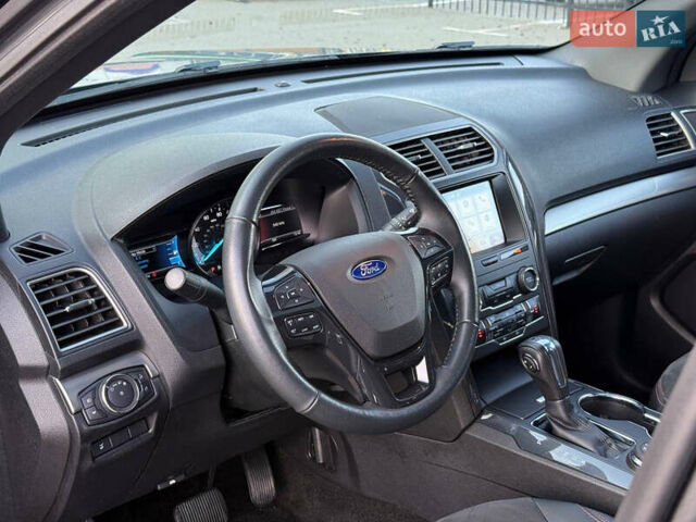 Серый Форд Эксплорер, объемом двигателя 2.26 л и пробегом 68 тыс. км за 18000 $, фото 15 на Automoto.ua
