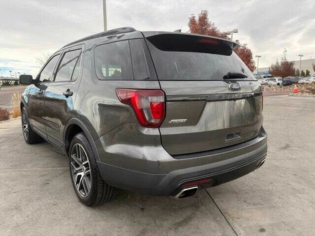 Серый Форд Эксплорер, объемом двигателя 3.5 л и пробегом 64 тыс. км за 11000 $, фото 4 на Automoto.ua