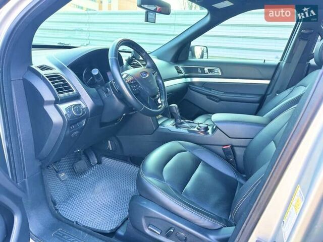 Серый Форд Эксплорер, объемом двигателя 3.5 л и пробегом 132 тыс. км за 18300 $, фото 33 на Automoto.ua