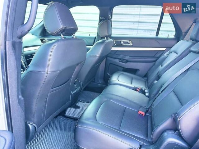 Серый Форд Эксплорер, объемом двигателя 3.5 л и пробегом 132 тыс. км за 18300 $, фото 35 на Automoto.ua